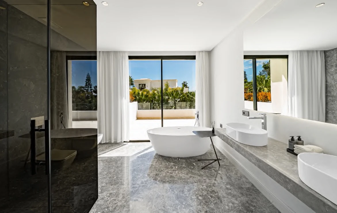 Villa Las Lomas master bathroom